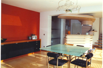 modern living interieur met rood